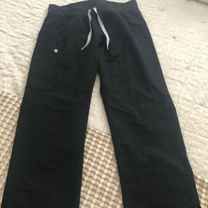 FIGS Black Kate Cargo Scrub Pants - Size Large Petite. In excellent condition.